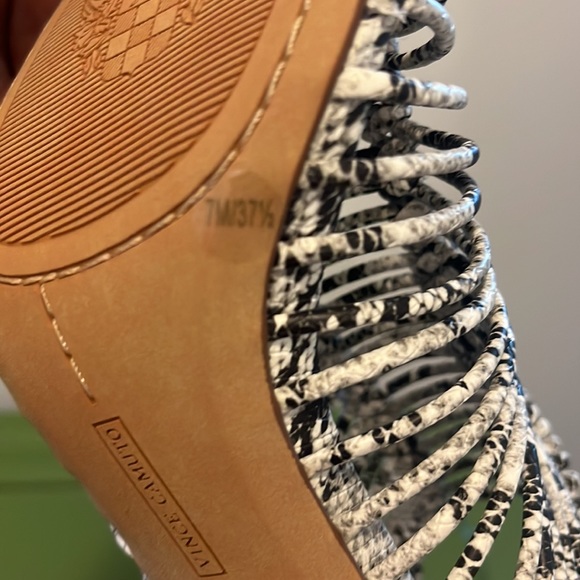 Never worn heels in white, black and grey - Picture 5 of 5